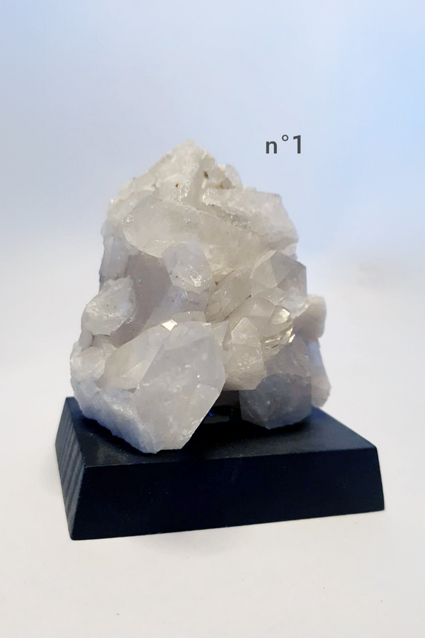 Pierre sur socle - Cristal de Roche