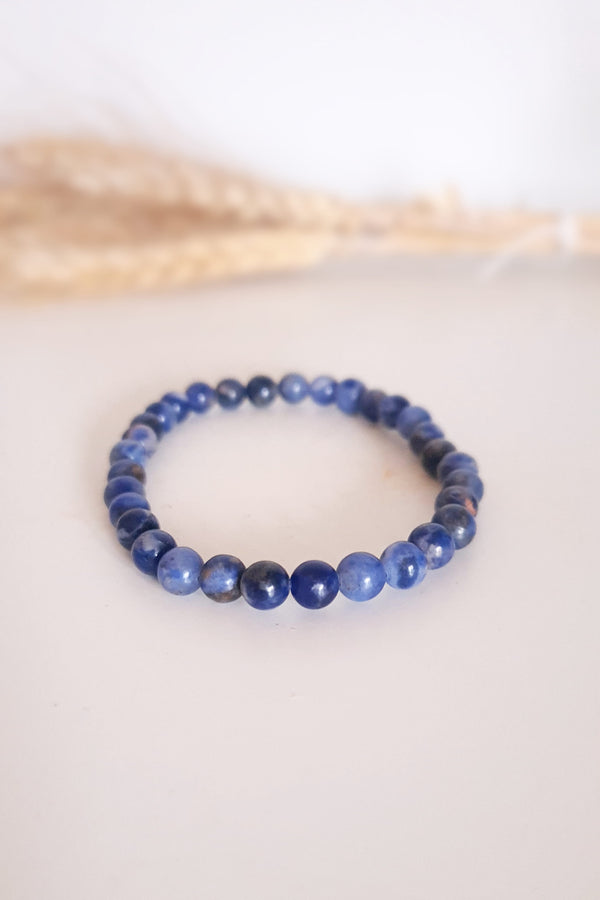 Bracelet Sodalite 6mm pierres roulées bleu profond lithothérapie - Pierre communication authentique logique intuitive fidélité soi