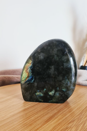 Pierre Polie Labradorite 690g - Pièce unique