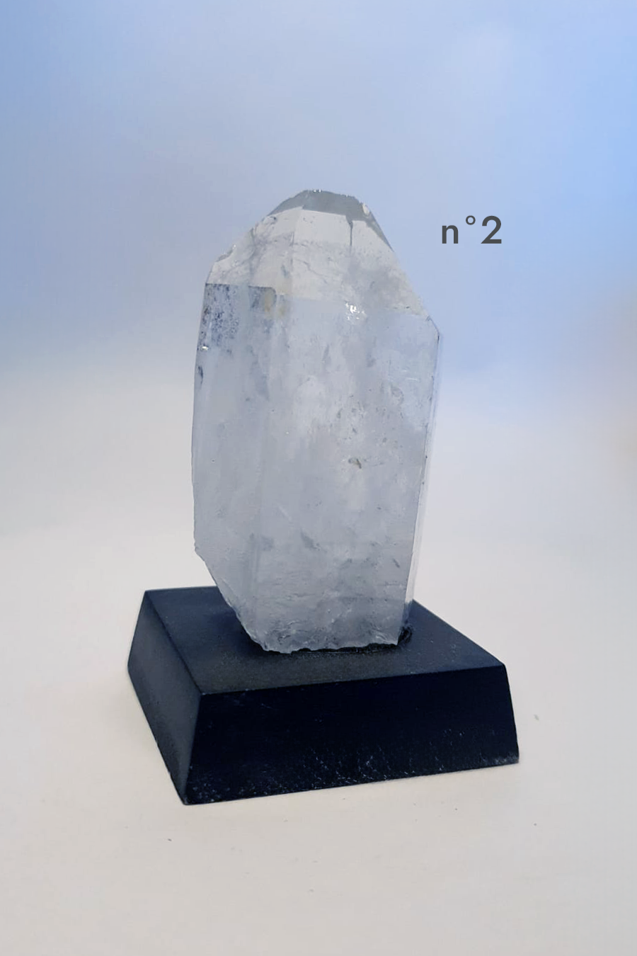 Pierre sur socle - Cristal de Roche