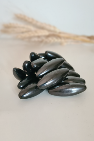 Pierre roulée Magnétite forme olive - Lithothérapie ancrage et protection