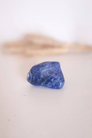 Pierre roulée Sodalite bleu profond - Pierre d'intuition logique et fidélité à soi pour chakra gorge
