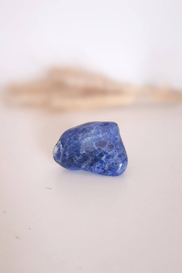 Pierre roulée Sodalite bleu profond - Pierre d'intuition logique et fidélité à soi pour chakra gorge
